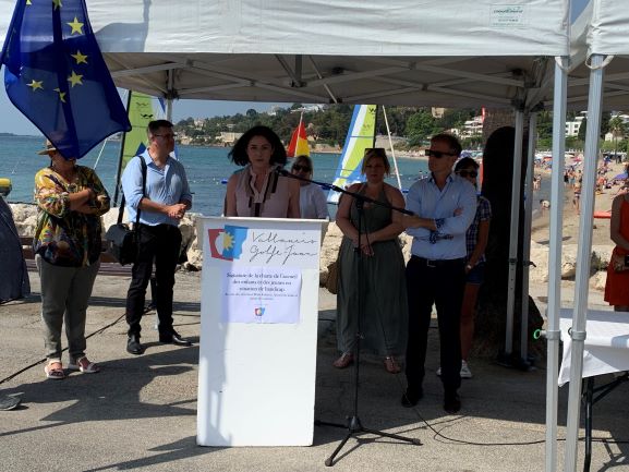 Photo des partenaires qui vont signer la charte