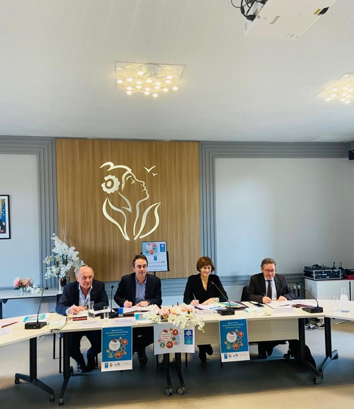 régis martin, Arnaud mercier, mayley upravan et Philippes CHARRIN signent la CTG