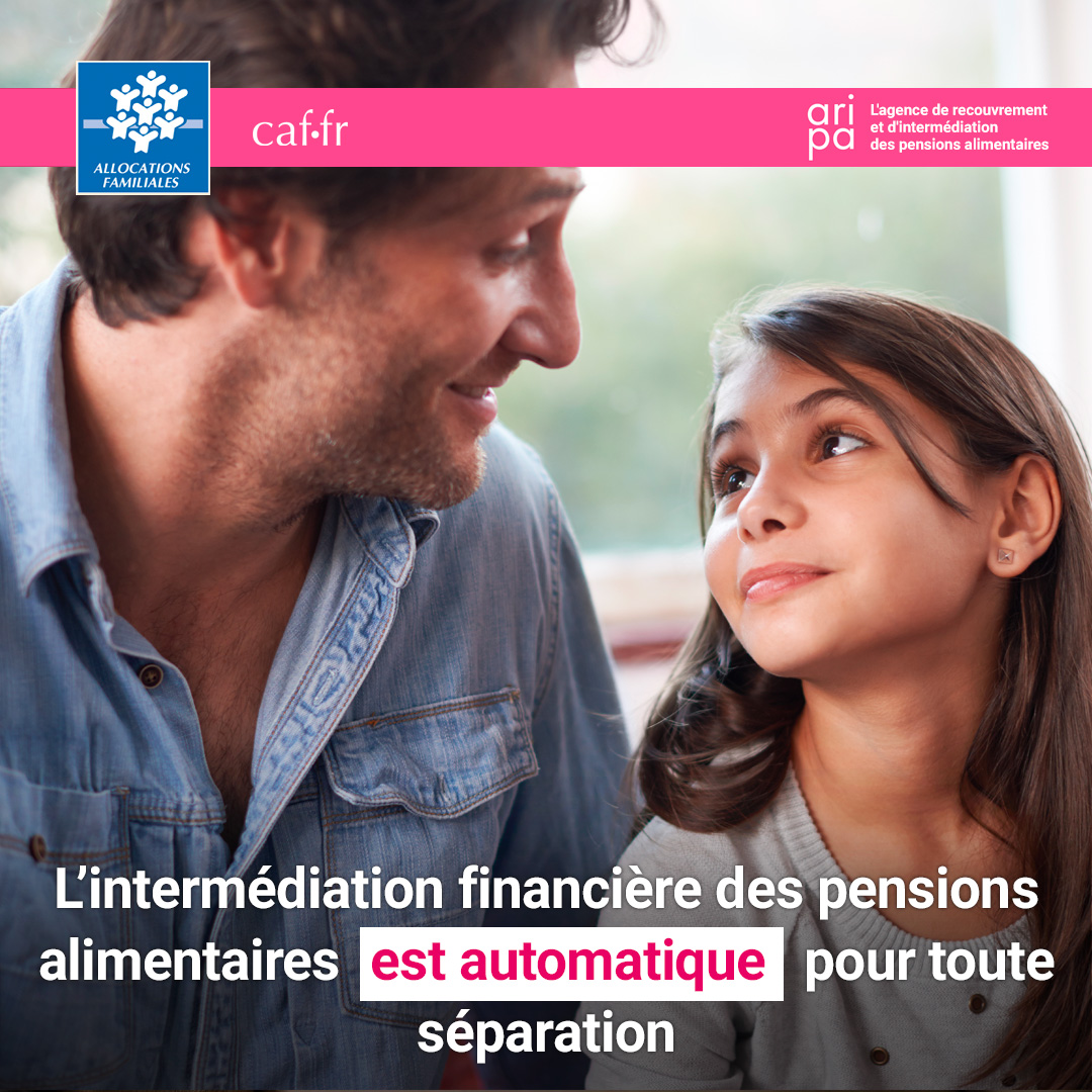 Père seul avec son enfant qui se regardent