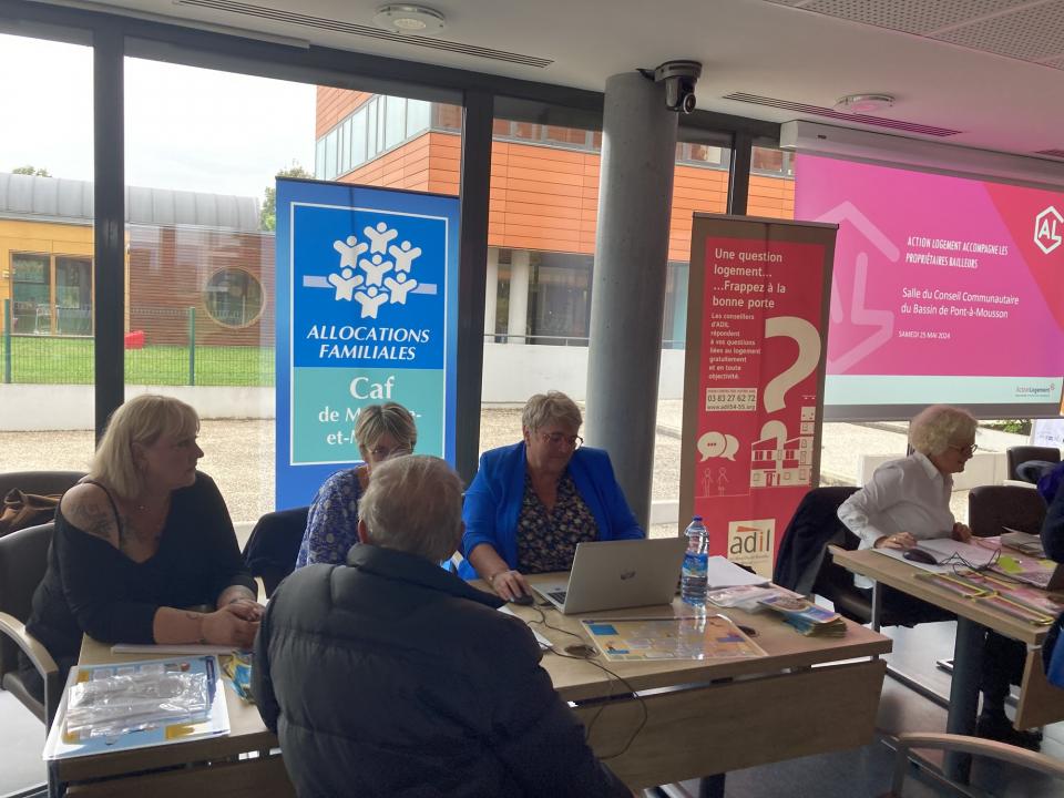 Stand de la Caf au forum bailleurs de Pompey