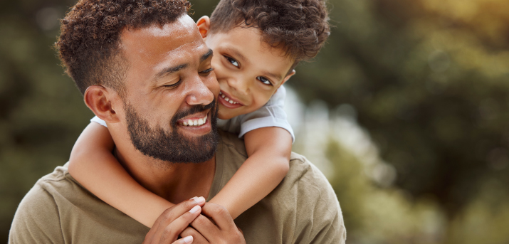 Un papa avec son enfant