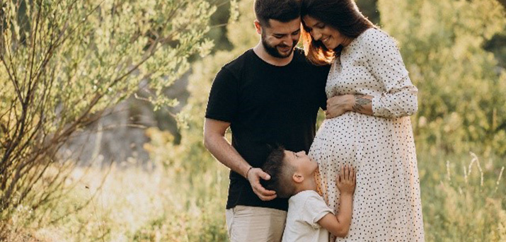 Familles et femme enceinte