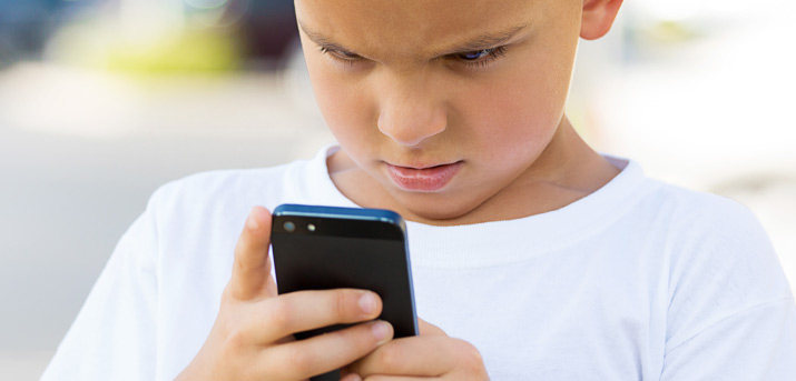visuel enfant smartphone