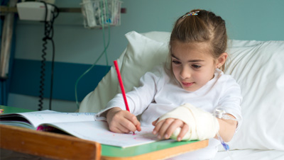 enfant à l'hopital
