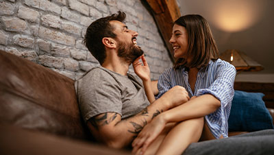 un couple heureux