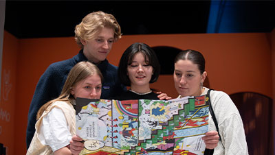 étudiants au musé
