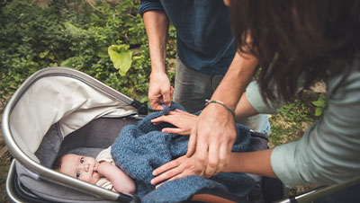 parents avec nouveaux nés