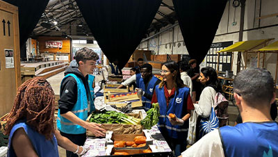 L'association Linkee en pleine opération de distribution de repas étudiants