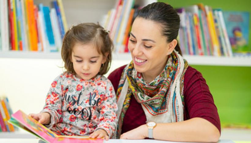 assistante et enfant