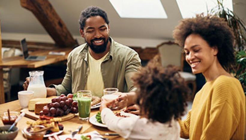 famille à table 