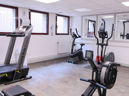 Salle de sport réservée aux employés à la Caf de l'Eure. 