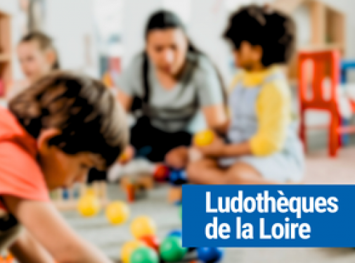 Des enfants jouent dans une ludothèque